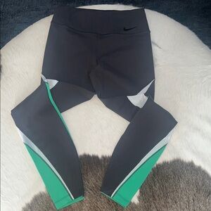 Nike High Waisted Leggings (flattering cut) SMALL